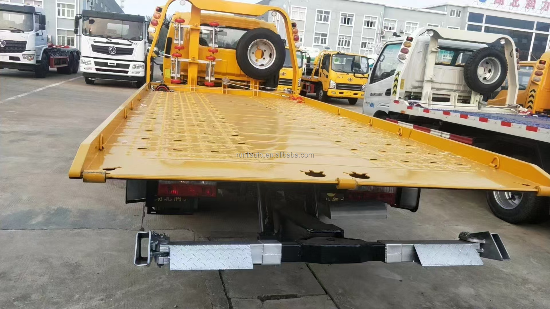 Factory Best Selling JAC V5 Wrecker Truck Single Row of Three Seats Small Mini Light Duty Flatbed Platform Tow Wrecker Truck