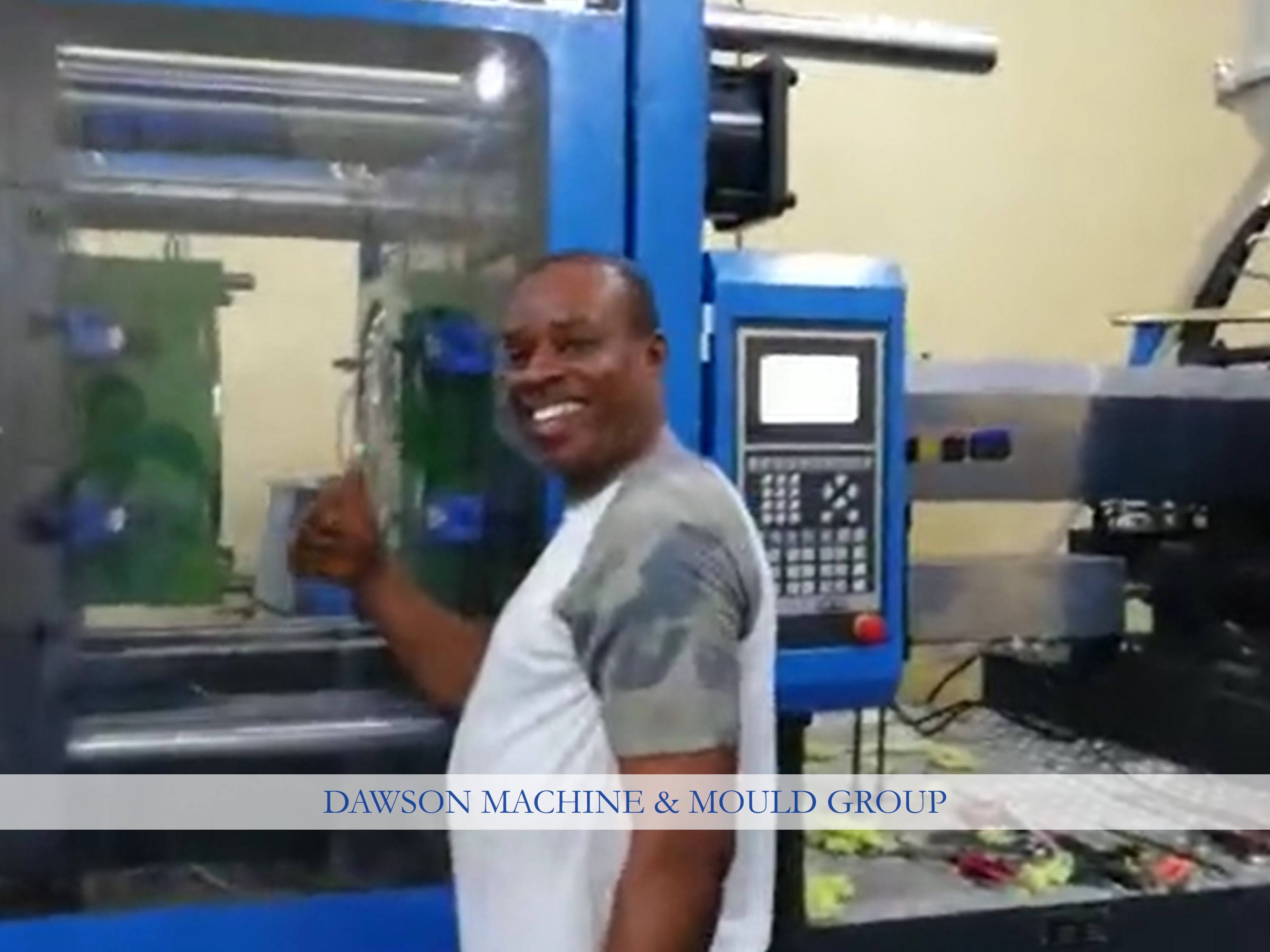 PE PP Bottle Spoon Injection Molding Machine Plastic Thin Wall Container 300 L 70 KN