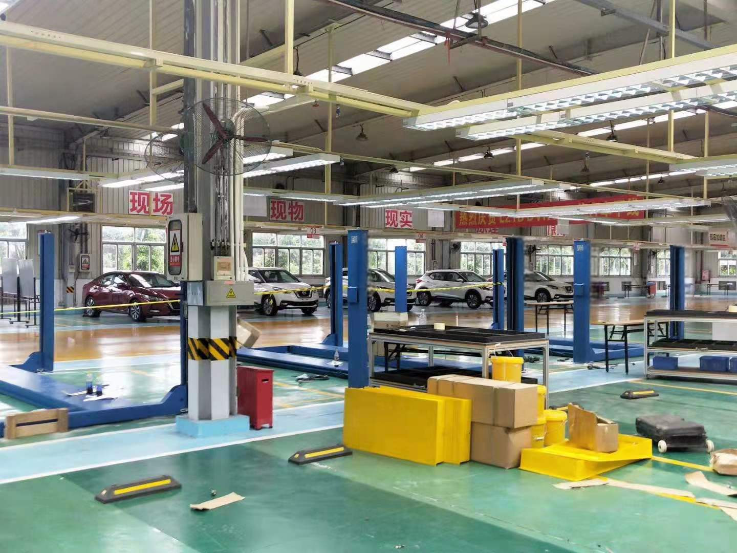 T440D Space Saving 4 Post Garage Lift 4000kg For Easy Vehicle Access