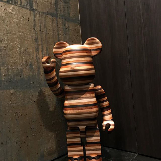 Non Toxic Hand Carved Wood Sculptures , Large Wood Carved Bears