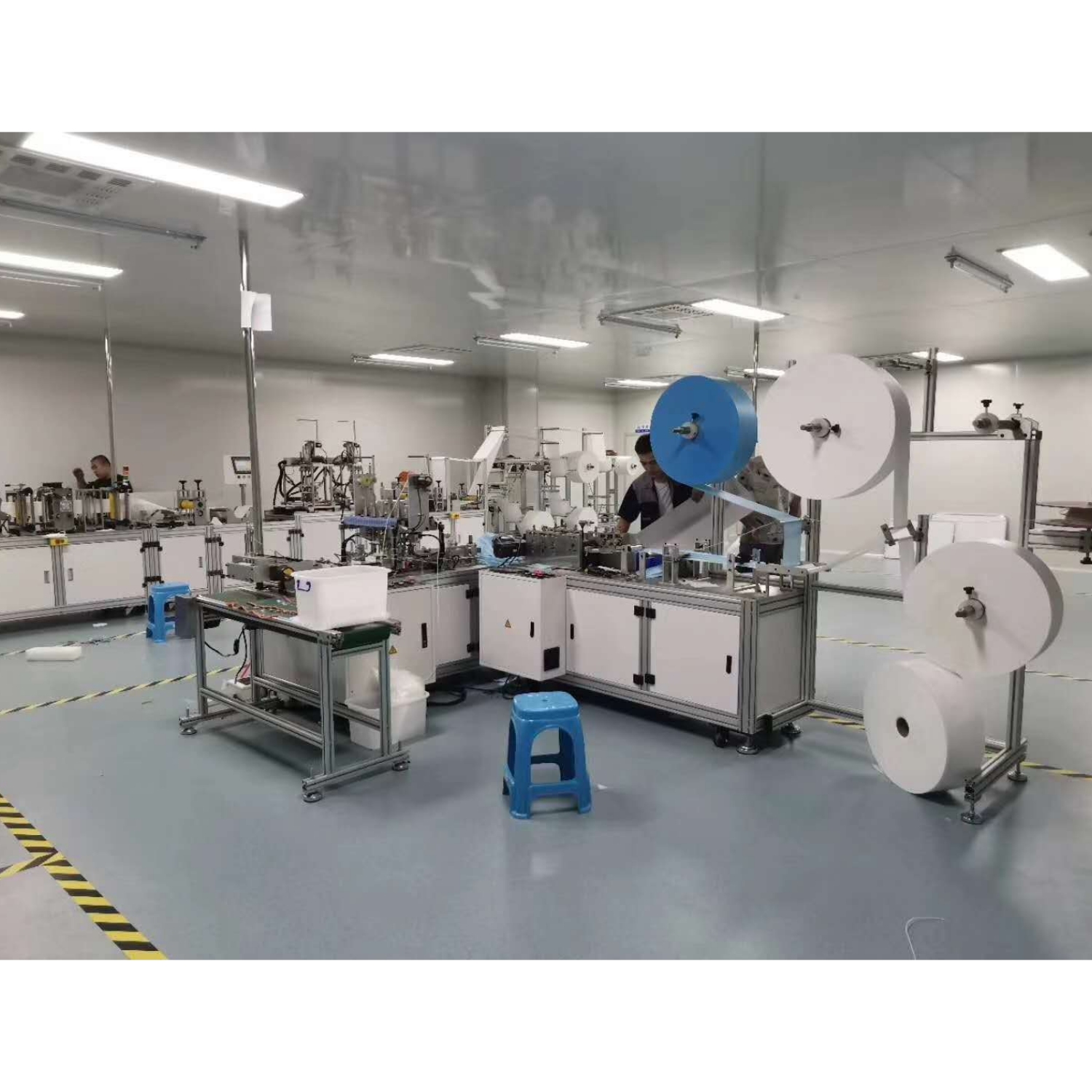 high-speed factory price fully automatic medical face mask sealing packaging machine