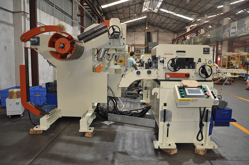 Fully Automatic 3 in 1 Metal Coil Sheet Punching Decoiler Flattening Feeder Machine