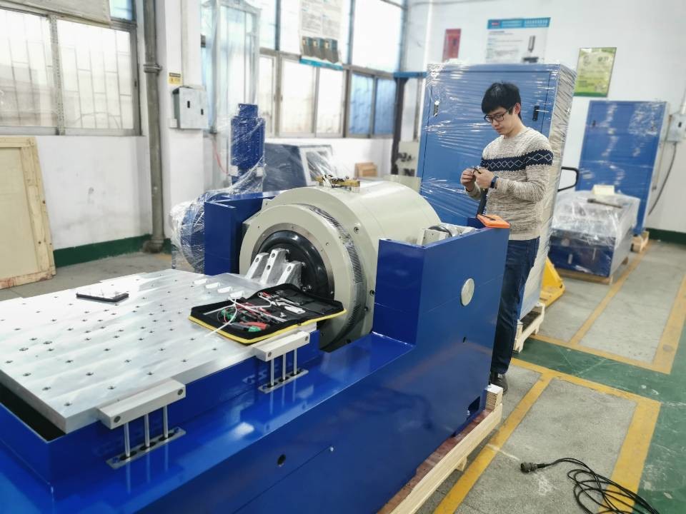 1.8m/S Industrial Shaker Table , 10000N Vibration Test Equipment