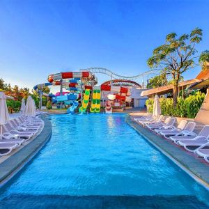 China ODM Guangzhou Amusement Park Summer Play Water Swimming Pool Equipment Slide For Adult wholesale