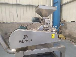China 40 To 1000 Mesh Powder Fineness Flour Mill Machine 60 To 700kg Per Hour Capacity wholesale