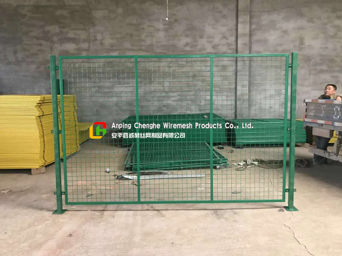 Custom Warehouse Wire Mesh Fence / Railing 2100mm X 2400mm Panel Size