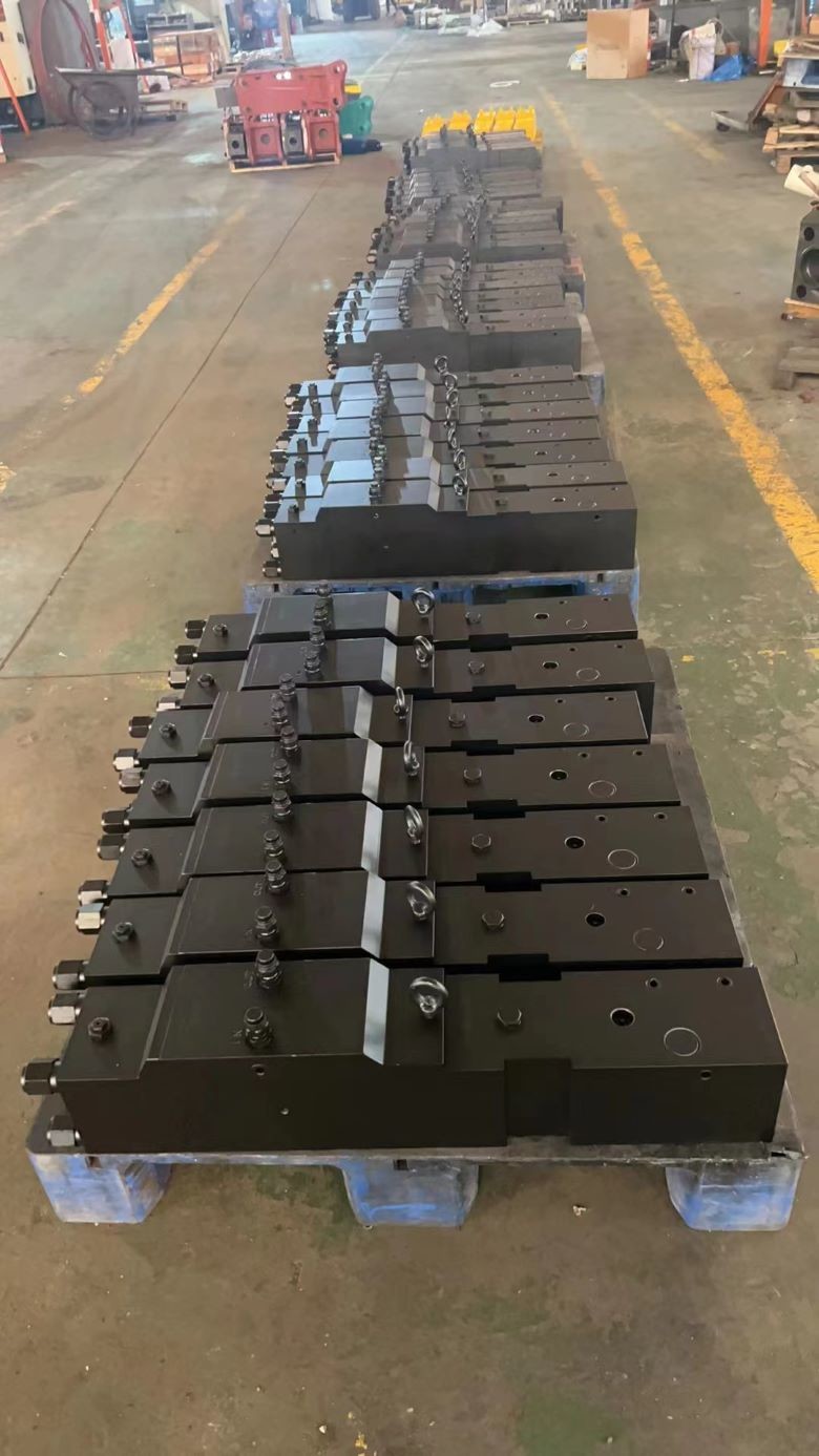 Steel Excavator Breaker Parts Power Cell SB40 SB43 SB50 SB81 Main Body