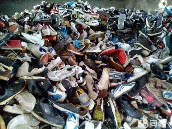 Original shoes/used shoes in factory
