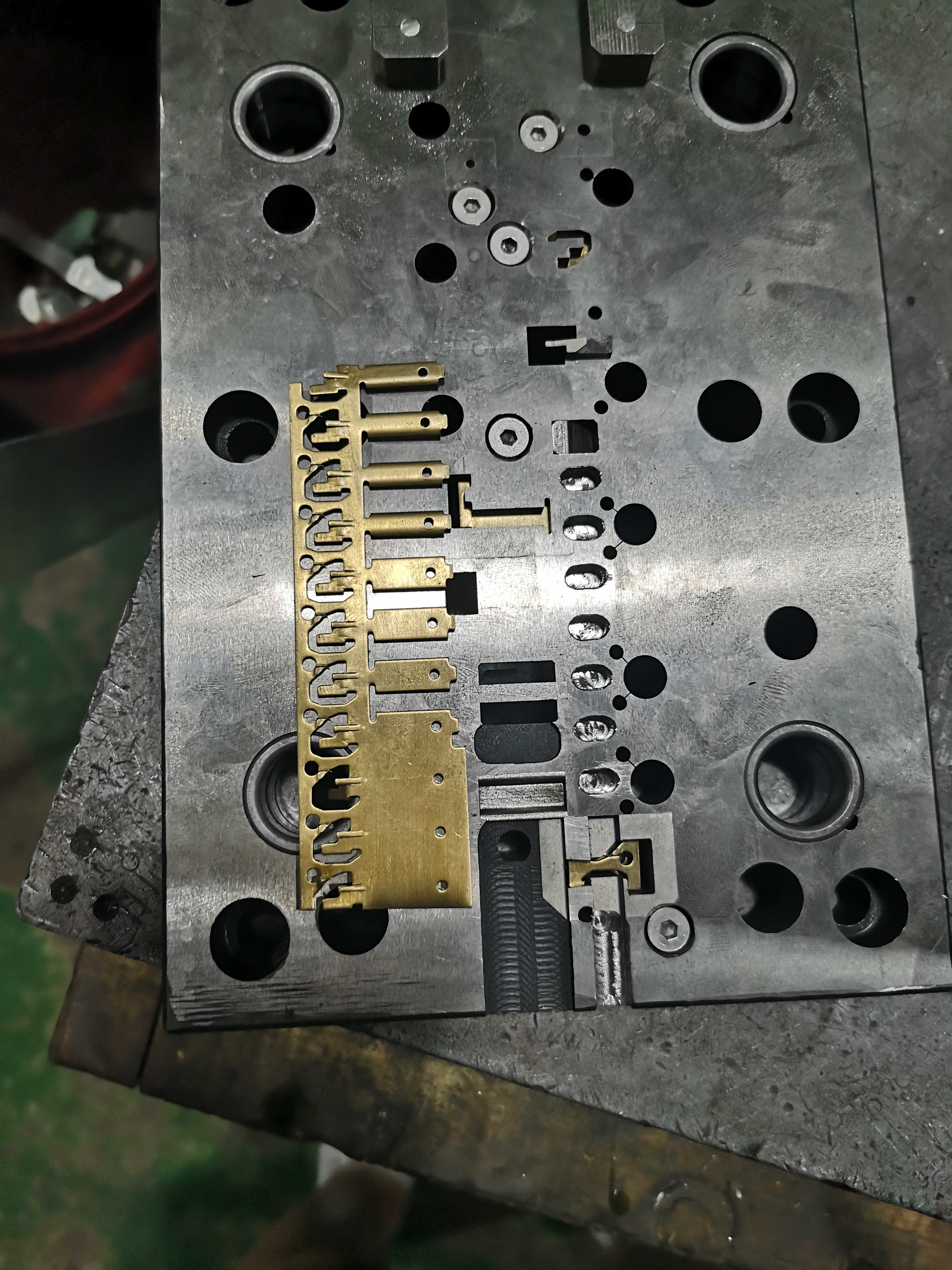 304 Stainless Steel Stamping & Snap Fittings | Plastic-Wood Hardware Clips for Construction & Cabinetry