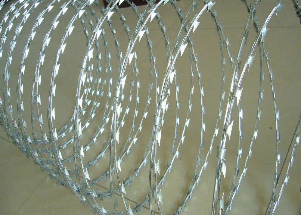 Hot Dipped Galvanized Razor Blade Fencing Wire Barbed 65mm Length CBT 65