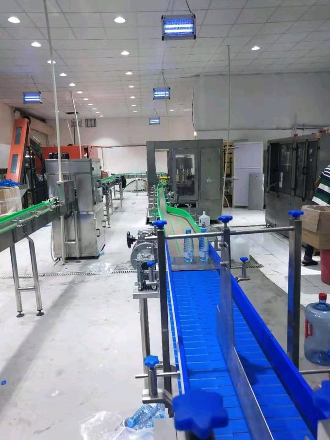 380V 16000BPH Water Bottle Filling Equipment Hydraulic Cylinder Controlled 3