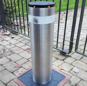 China Mirror Polished Contemporary 304L Metal Bollard Barrier wholesale
