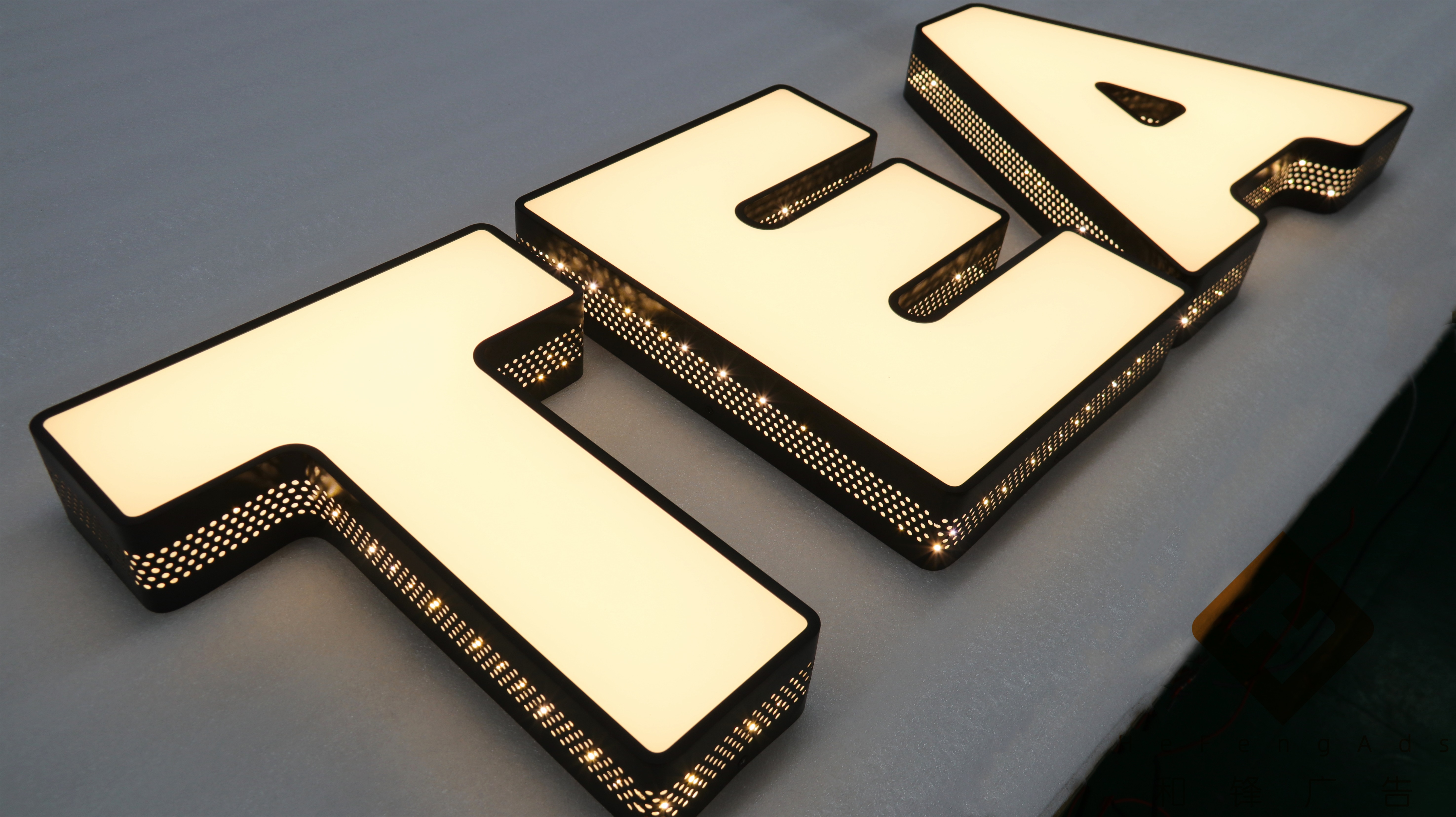 Ejon Y13L Your Partner for Advertising Letter Production Galvanized Plate Processing