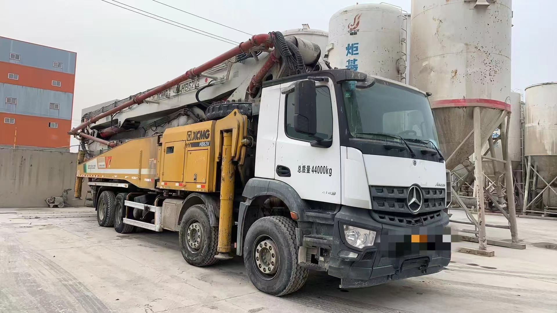 Mercedes Benz chassis concrete pump truck for sale 62m Schwing high quality pump truck 2020