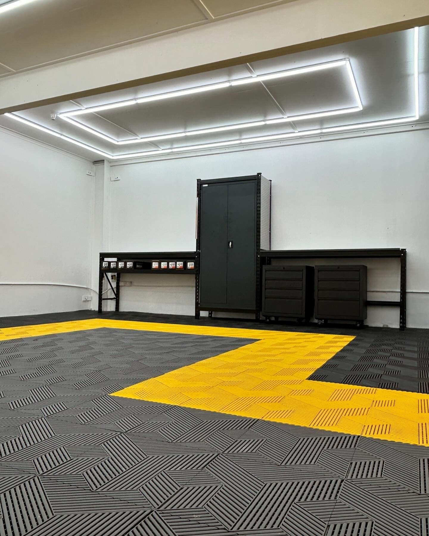 Grey Heavy Duty Garage Tiles 18mm Industrial Interlocking Floor Tiles
