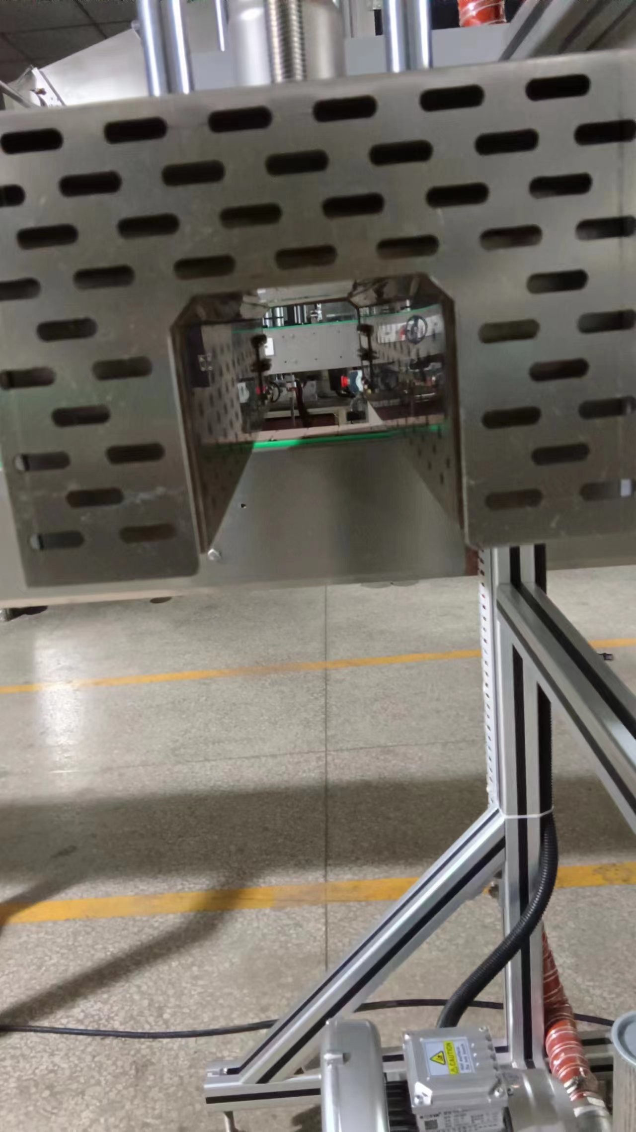 Small Size Heat Tunnel for Bottle Sleeve Sealing with Heating Tubes