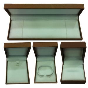 China Free Design customized plastic jewelry set case wholesale