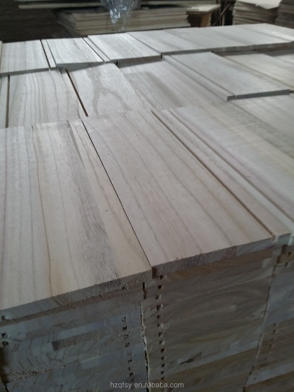 Customizable Eco Friendly Solid Wood Paulownia Boards with Moisture Content of 8%-12%