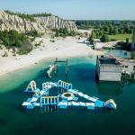 Customized Heat Resistance Inflatable Water Park 65 People Capacity