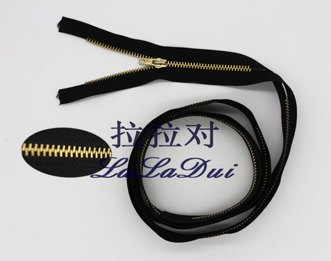 Blackpolyester Tape Brass Zipper By The Yard , Ykk Type Teeth 24 Inch Open Ended Zip