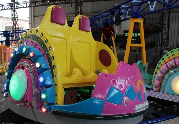 Thrilling Theme Park Kiddie Roller Coaster With Remote Control Unit And LED Lamps
