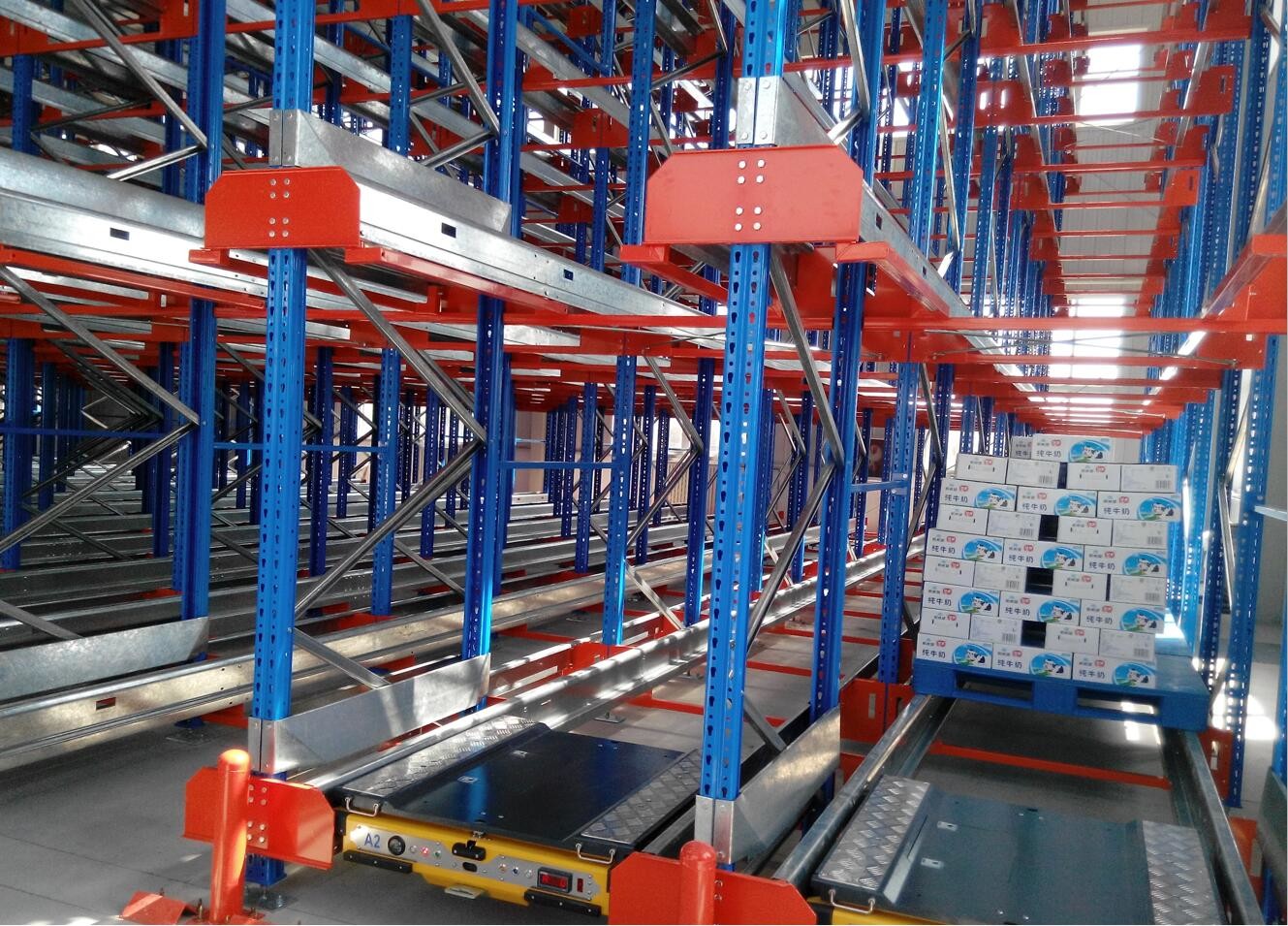 Steel Heavy Duty Radio Shuttle Racking System Adjustable Space Saving
