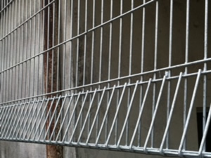 BRC Mesh Fence Panels, Roll Top Available in Hot Dipped Galvanized Powder Coated etc, Top and Bottom Triangle Mesh Fence