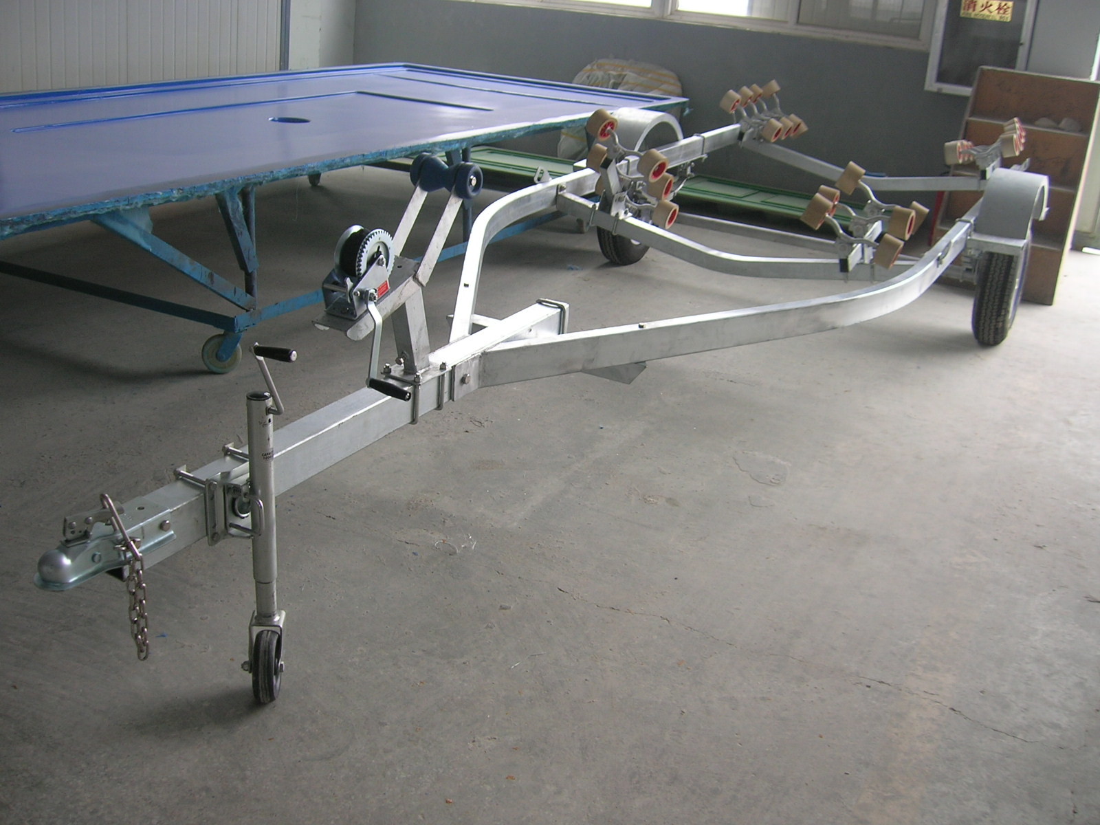 Safe Galvanized Steel Boat Trailer 430cm Bass Boat Trailers With Hand Winch / Jack