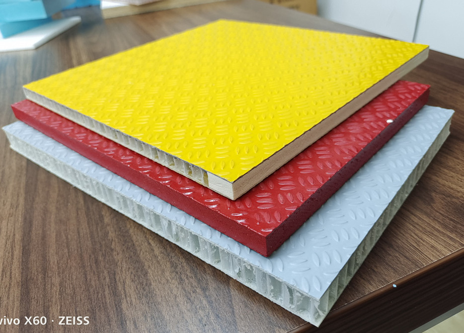 Antislip Fiberglass Sandwich Panel for PP Honeycomb Deck Antiskid Panel