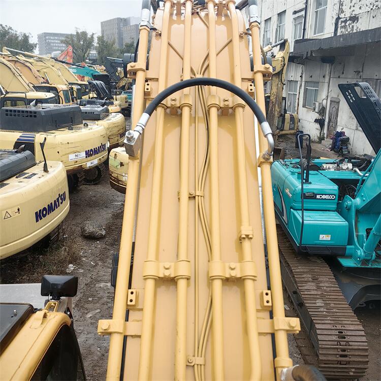 Used Hyundai 305 Excavator with 1.38m3 Bucket Capacity and Low Working Hours in Korea