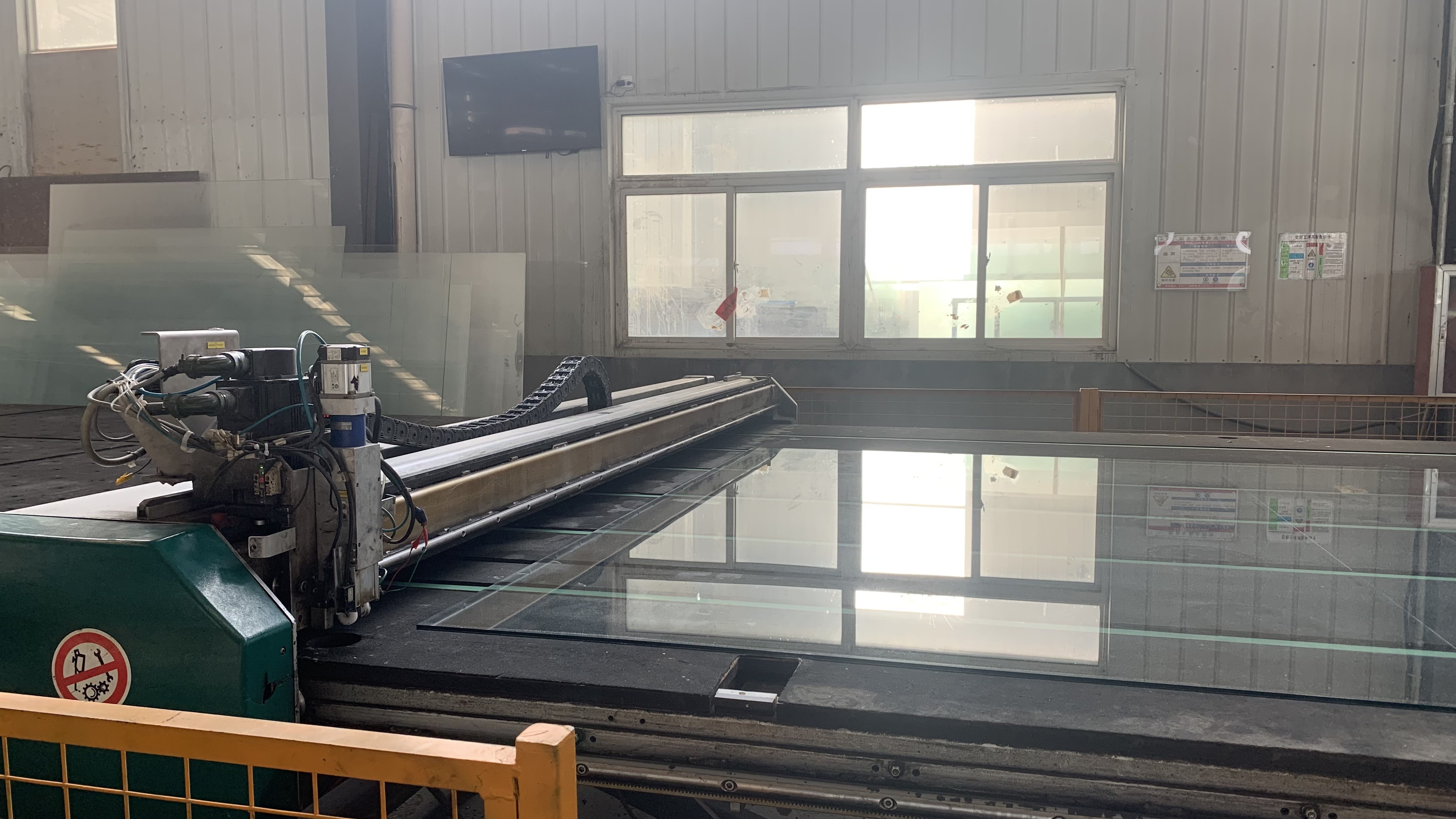 auto tinted glass 3300/2140, 3660/2140, 3300/2440, 2440/1830, 2440/1650, 2200/1650, and customized sizes