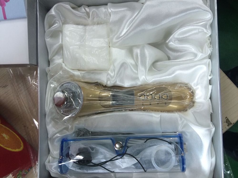 50 - 60 Hz Led Light Therapy Device , Ultrasonic Ion Face Beauty Stimulator