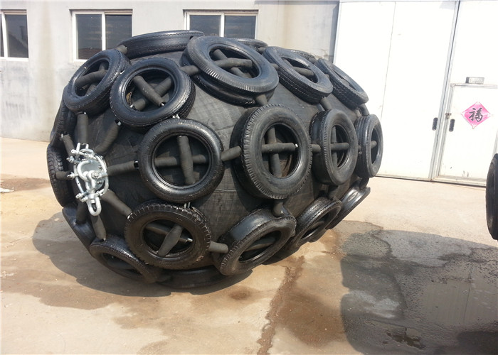 Customized Natural Pneumatic Marine Fender Durable With Chain And Tire Net
