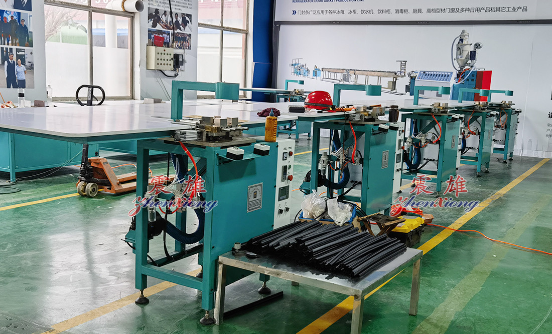 400 - 500Sets / Team Door Gasket Production Line Single Corner Welding Machine 15kW