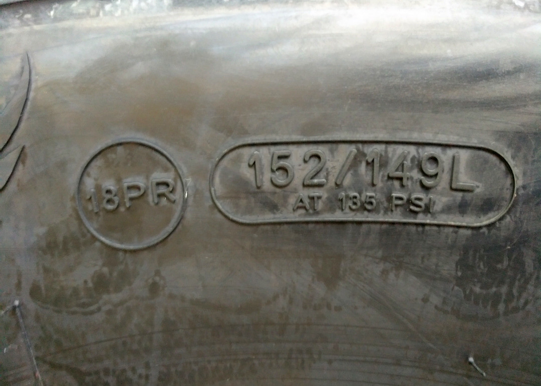 High Stability 16 Inch Truck Tires , Driving Axle Tires 12R22.5 For Rainy / Wet Condition