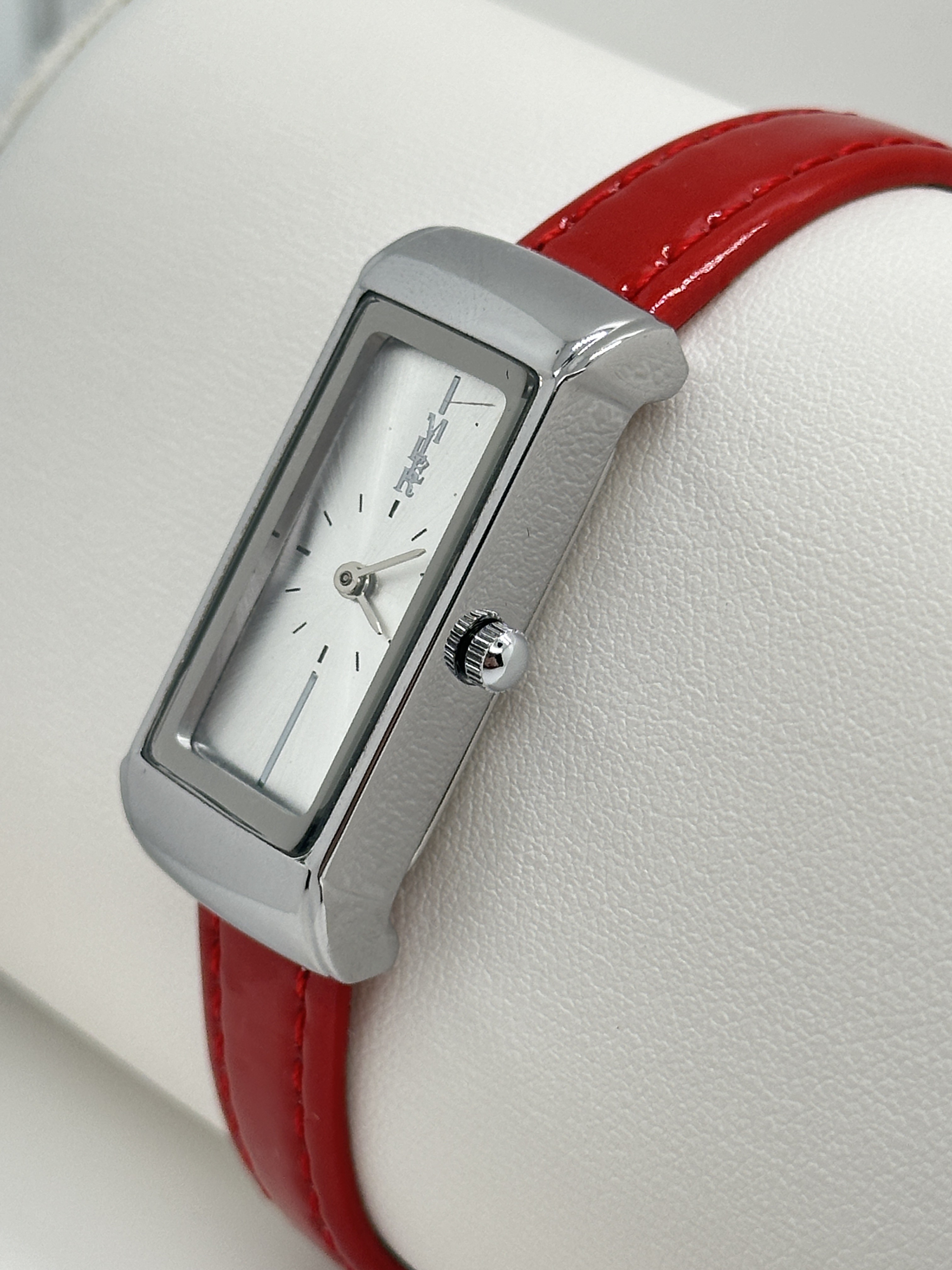 30 Meters Water Resistant Leather Quartz Wrist Watch For 18-45 Years Old