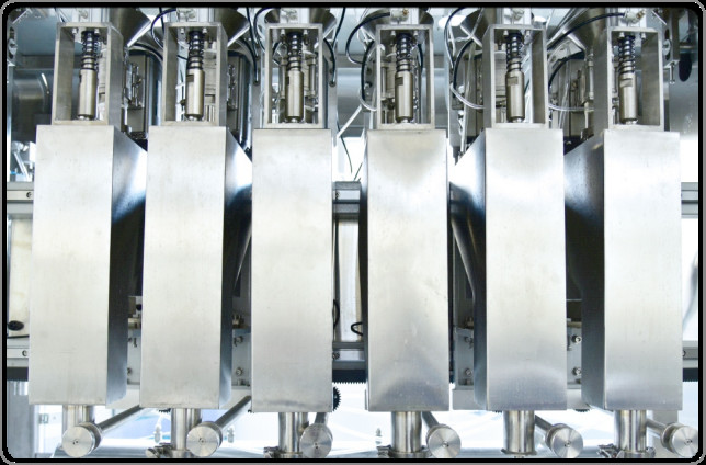 1-4L 21 Bpm Foaming Weighing Liquid Filling Machine Semi Automatic Bottle Filling Machine 2.0KW