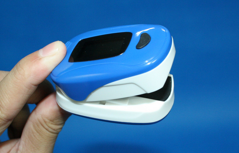 Blue Handheld Fingertip Pulse Oximeter Mini Size For Infant Home Use