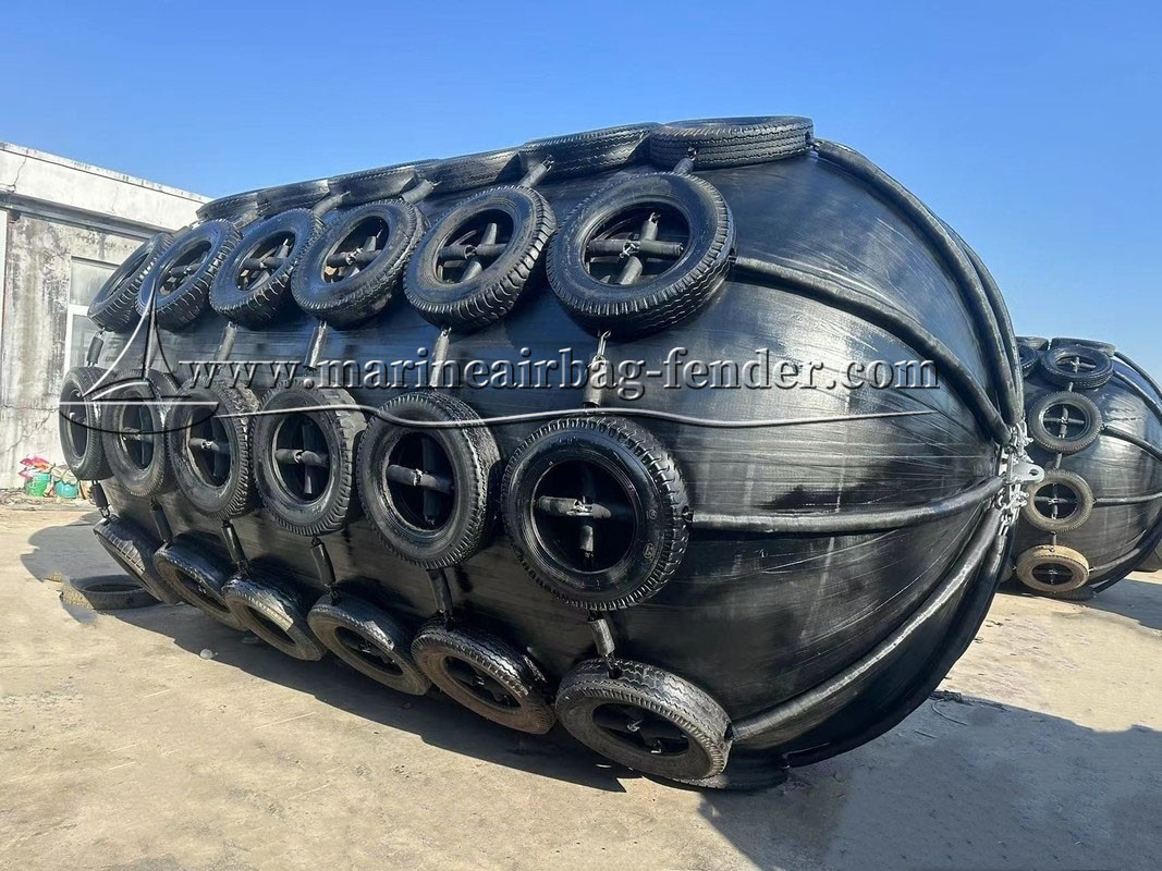 High Pressure Inflatable Floating Rubber Fender , Aircraft Tyre Fender