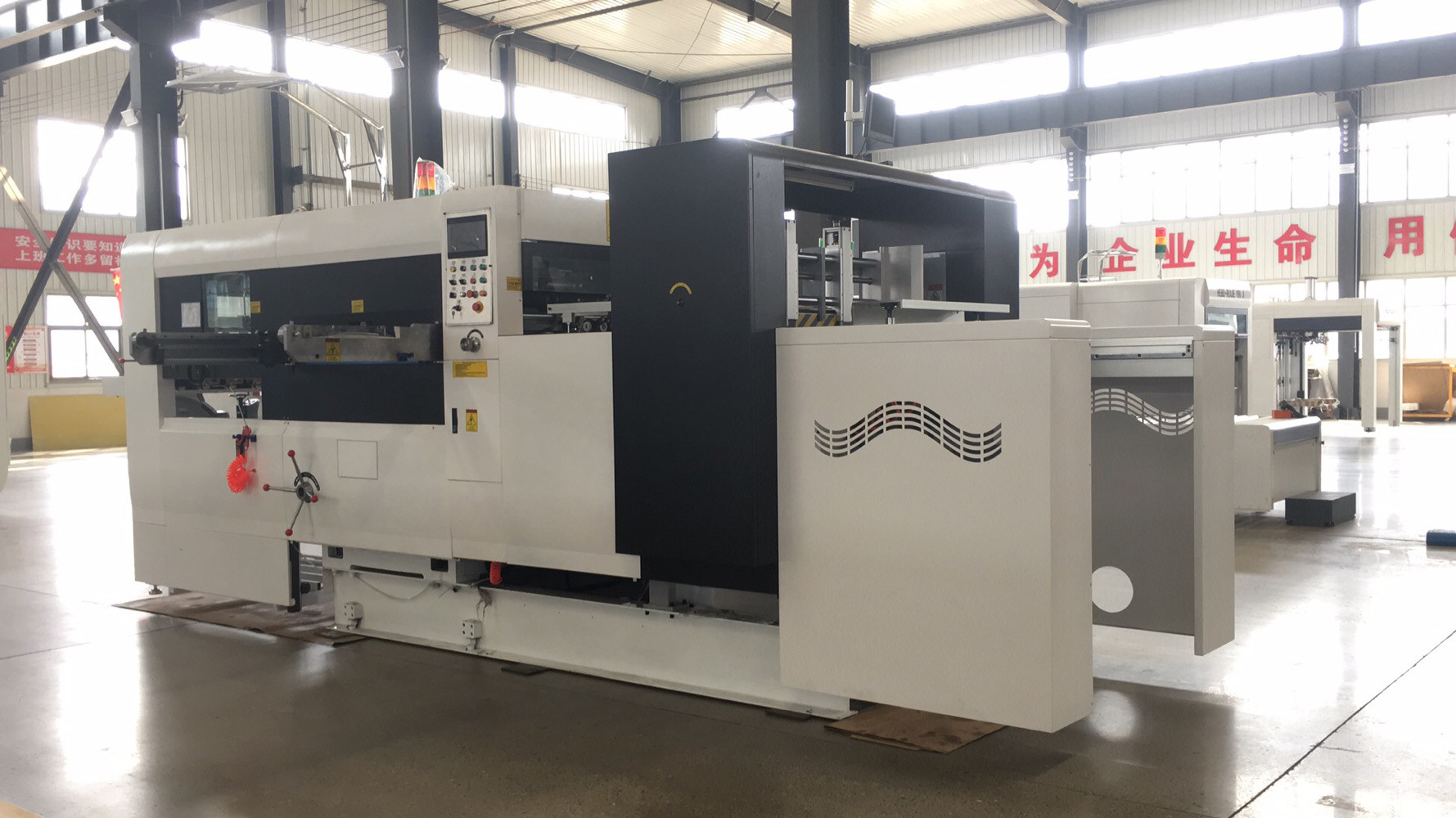 0-80 Pieces/Min Auto Die Cutting And Creasing Machine With Lead Edge Feeder MY1500