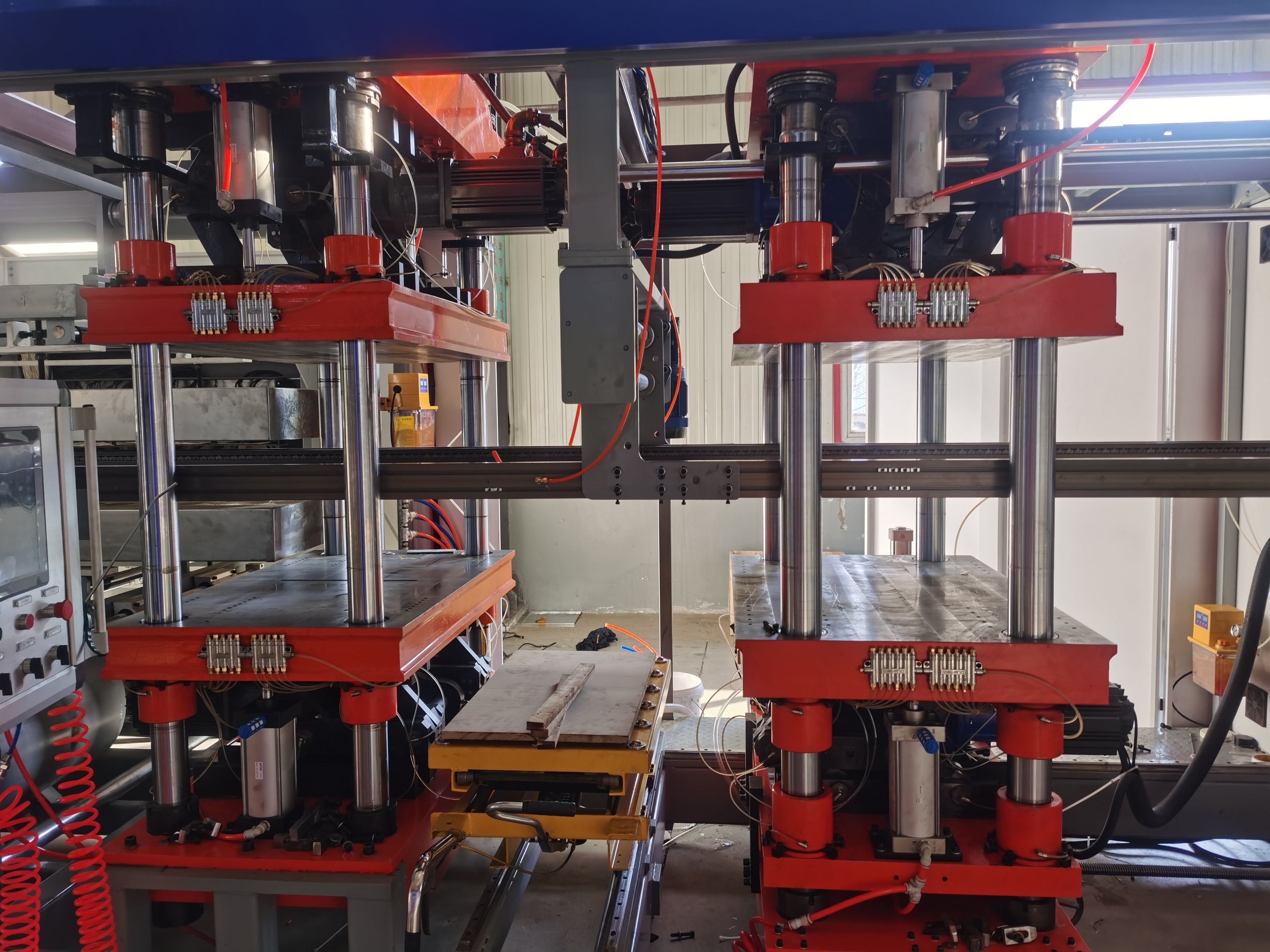 Multi Station Servo 0.15mm Blister Vacuum Forming Machine Auto For Food Container