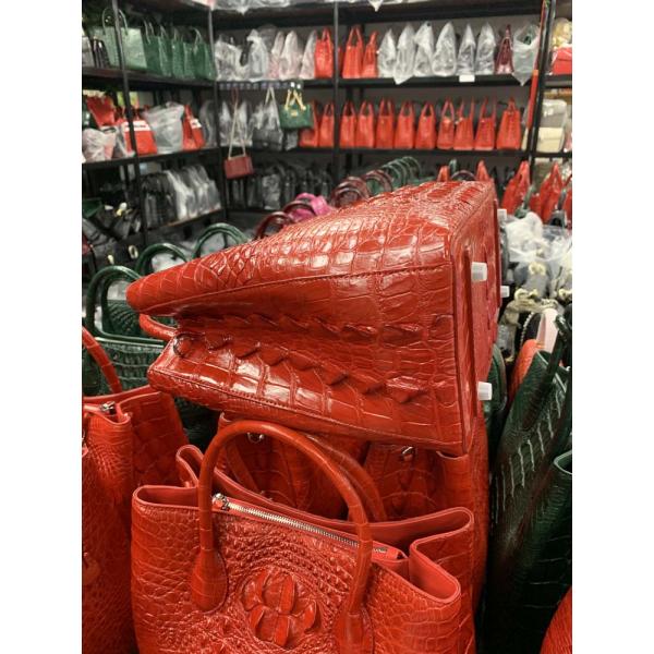 Medium Handfeeling Faux Crocodile Leather Fabric 32x28x15cm Microfiber Red