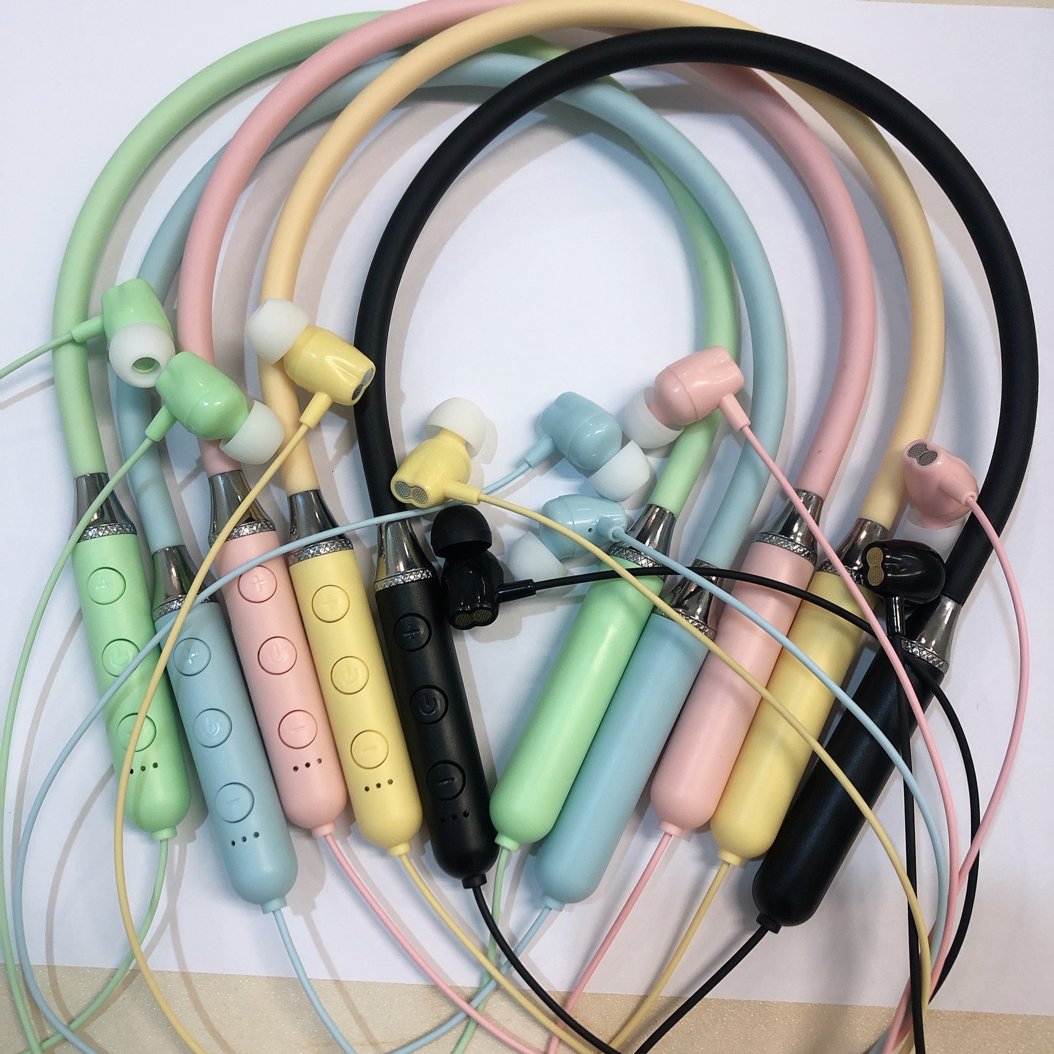hot sale Lithium Battery 90mAh 10m In Ear Neckband Bluetooth Earphone