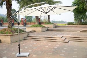 China 2.7m sun umbrella hotel umbrella beach umbrellas garden umbrella wholesale