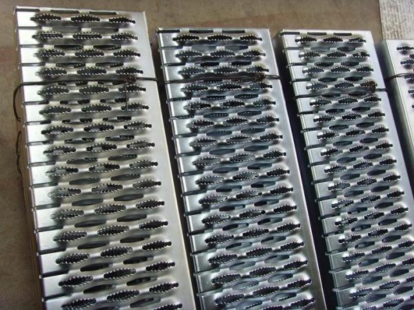 High Strength Non Skid Metal Plate / Crocodile Mouth Checkered Plate for