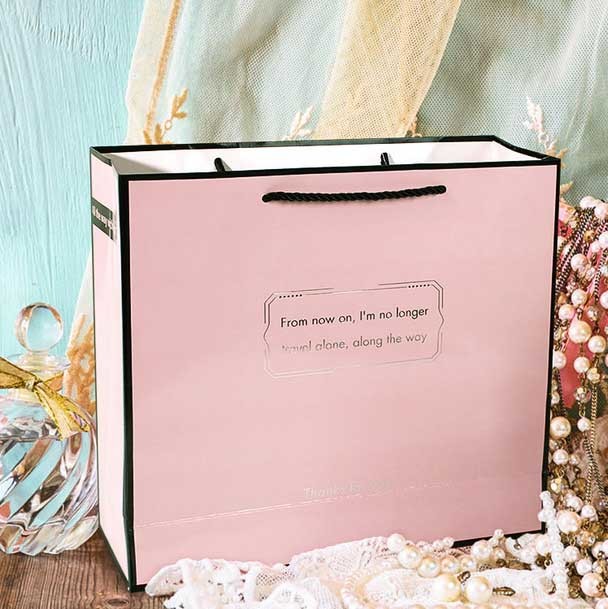Pink Color Personalized Paper Shopping Bags Popular ODM / OEM Available