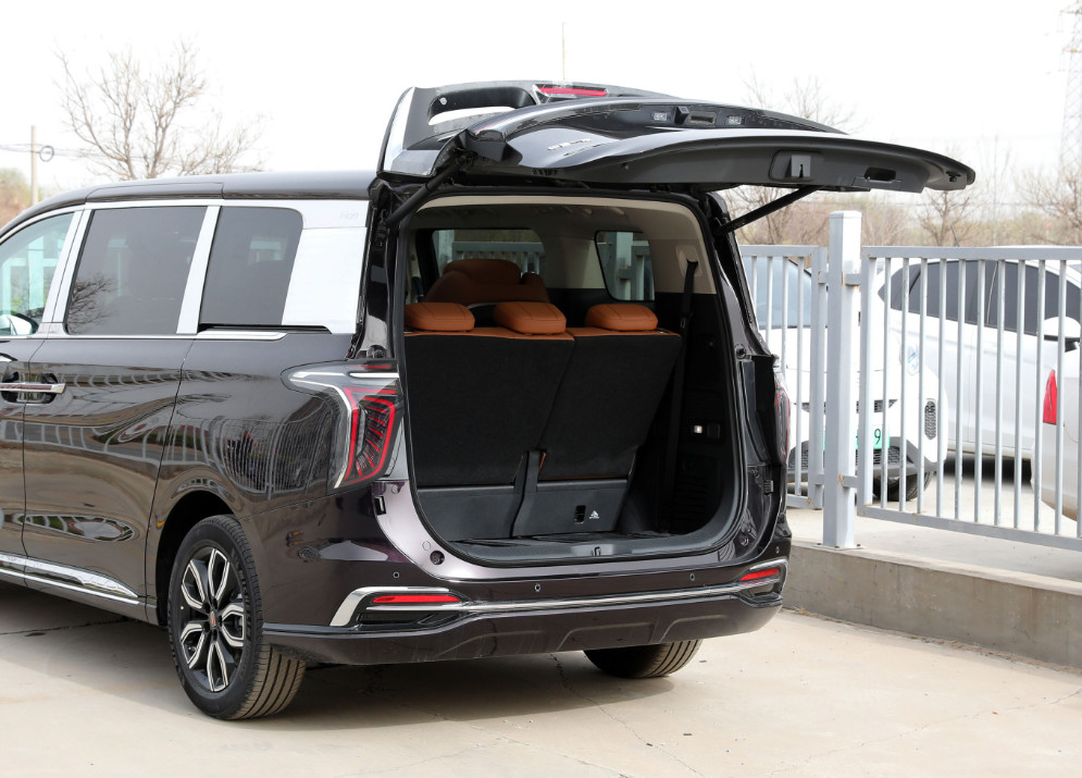 Black Hongqi 7 Seater Minivan MPV High End Luxury Business Reception Car