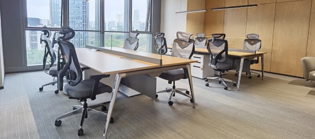 24 Hours Ergonomic Office Chairs Adjustable Breathable High Back Swivel Chairs