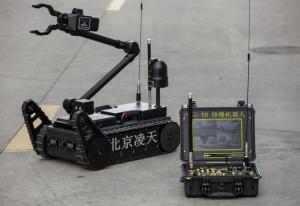 China Long Control Distance Anti Terrorism Equipment Mini Eod Robot 80kg Weight wholesale