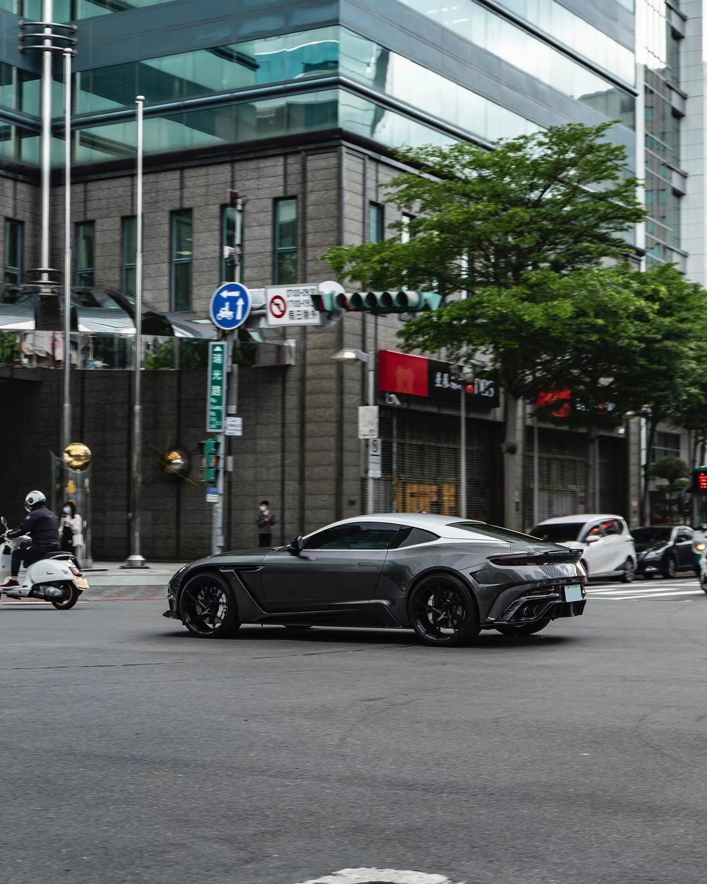 DB11 Aston Martin Widebody Kit Green Bumper Lip Splitter Db11 Body Kit